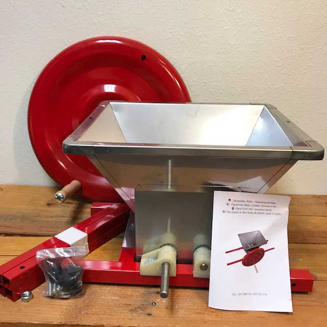 https://www.thebeveragepeople.com/media/images/Manual-Apple-Cutter-Crusher-Tooth-and-Knife-1.jpg