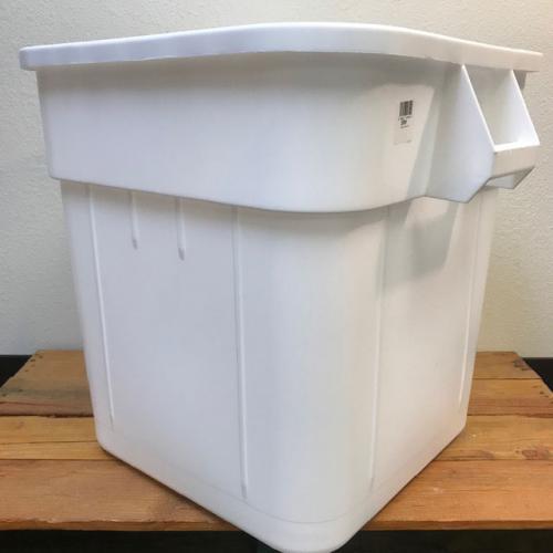 https://www.thebeveragepeople.com/media/images/ss_size1/Bucket-Food-Grade-32-Gallon-Square.jpg